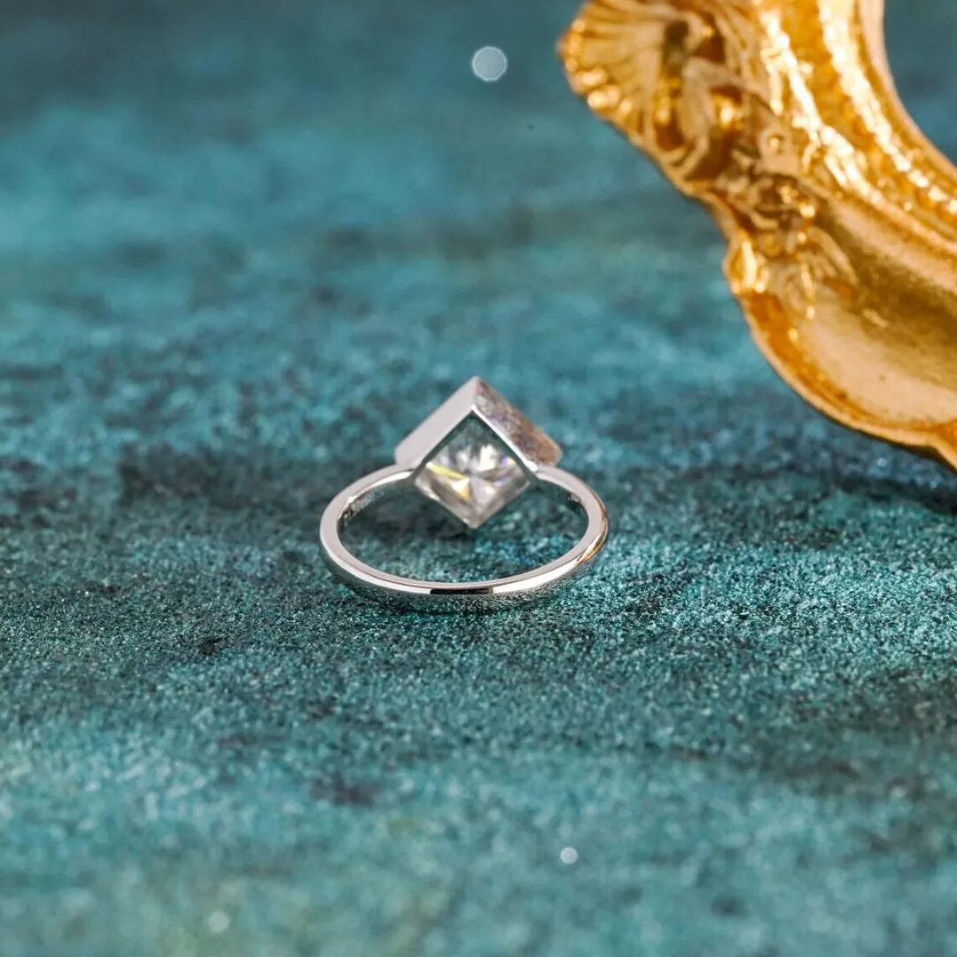 /public/photos/live/Modern Kite Set Princess Cut Moissanite Bezel Ring 700 (5).webp